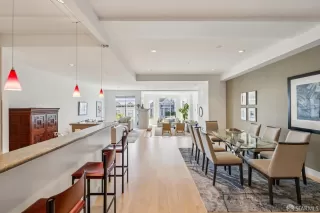 Photo #2: 426110349 Listing