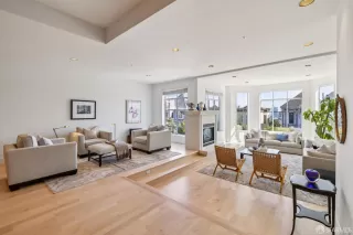 Photo #3: 426110349 Listing