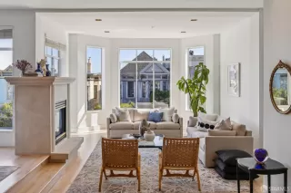 Photo #4: 426110349 Listing