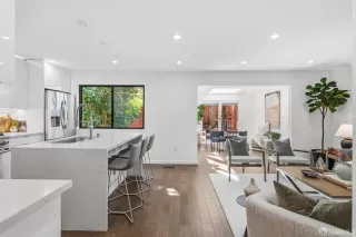 Photo #2: 426110611 Listing 