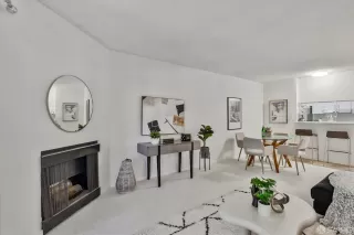 Photo #5: 426111951 Listing