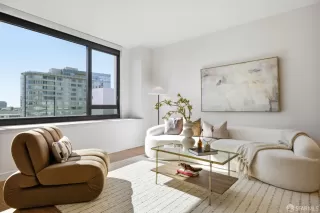 Photo #5: 426111982 Listing