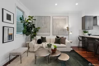 Photo #4: 426112188 Listing