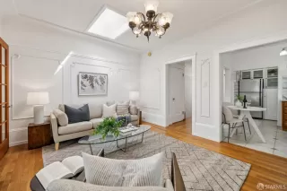 Photo #3: 426112549 Listing