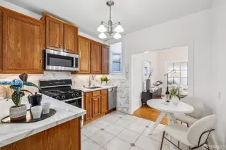 Photo #5: 426112549 Listing