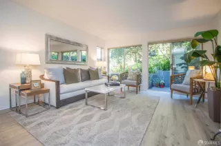 Photo #2: 426112924 Listing 