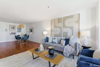 Photo #2: 426113213 Listing