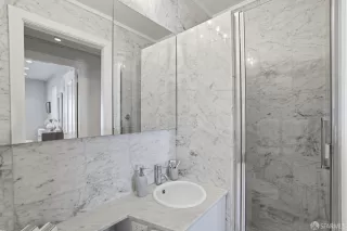 Photo #6: 426113218 Listing