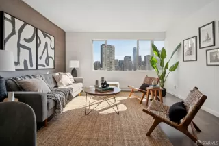 Photo #2: 426113235 Listing 