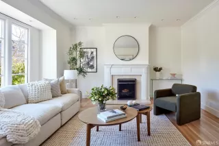 Photo #2: 426113616 Listing