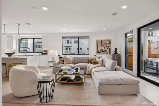 Photo #2: 426113753 Listing