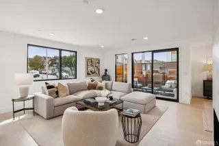 Photo #3: 426113753 Listing