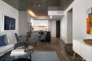 Photo #4: 426113903 Listing