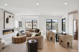 Photo #3: 426113949 Listing