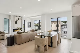 Photo #4: 426113949 Listing