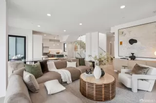 Photo #5: 426113949 Listing