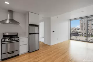 Photo #4: 426113997 Listing