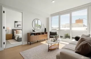 Photo #2: 426114062 Listing