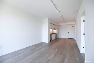 Photo #5: 426114080 Listing