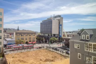 Photo #3: 426114409 Listing