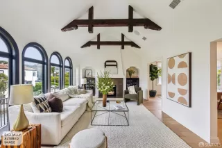 Photo #2: 426114583 Listing 