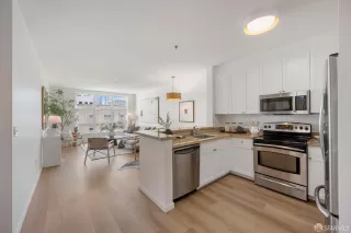 Photo #3: 426114969 Listing