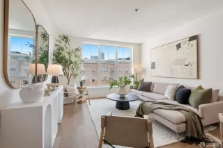 Photo #4: 426114969 Listing