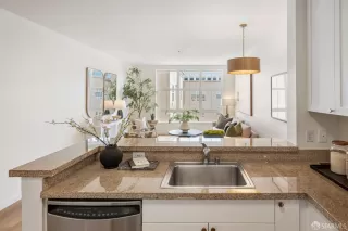 Photo #5: 426114969 Listing