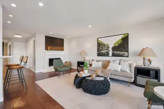 Photo #2: 426115100 Listing