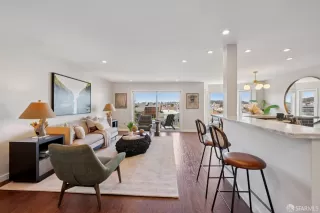 Photo #3: 426115100 Listing