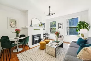 Photo #1: 426115139 Listing