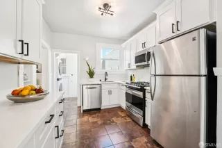 Photo #4: 426115139 Listing