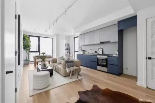 Photo #2: 426115439 Listing 