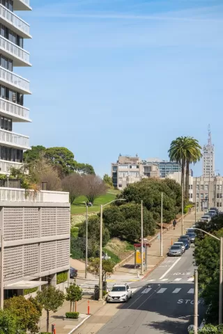 Photo #2: 426115967 Listing 