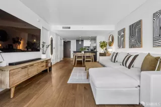 Photo #5: 426115978 Listing 