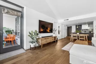 Photo #6: 426115978 Listing 