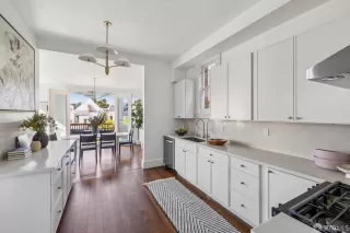 Photo #2: 426116036 Listing