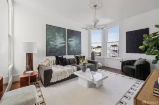 Photo #4: 426116036 Listing