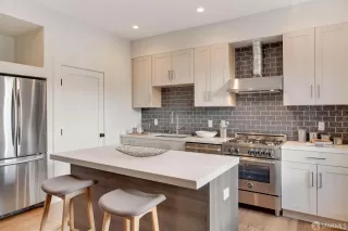 Photo #3: 426116120 Listing