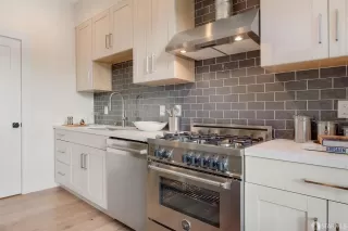 Photo #4: 426116120 Listing