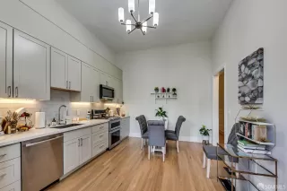 Photo #4: 426116352 Listing