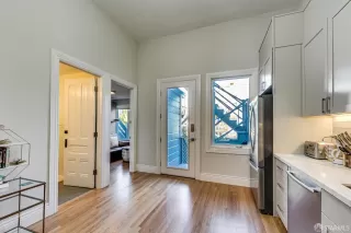 Photo #6: 426116352 Listing