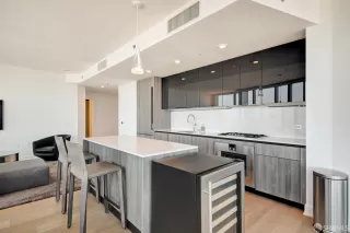 Photo #4: 426116537 Listing