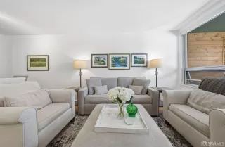 Photo #1: 426116617 Listing 