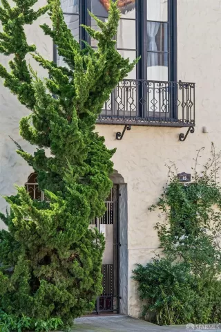 Photo #4: 426116620 Listing