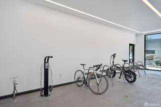 Photo #3: 426116719 Listing