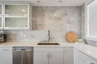 Photo #3: 426116959 Listing