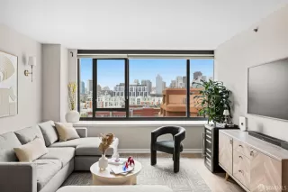 Photo #2: 426117010 Listing 