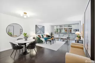 Photo #1: 426117093 Listing