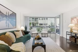 Photo #2: 426117093 Listing